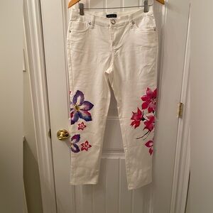 Venus Women’s Size 10 White Skinny Jeans with Floral Decals on the Legs NWOT